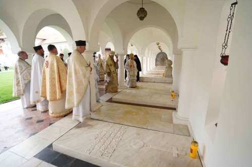 Sărbătoare la Mănăstirea „Brâncoveanu” de la Sâmbăta de Sus  Poza 211896