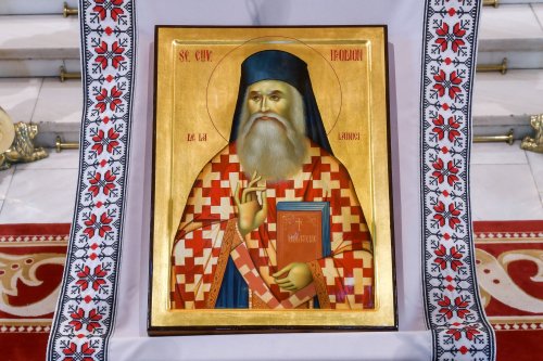 Moaștele Sfântului Irodion de la Lainici aduse spre închinare la Catedrala Patriarhală Poza 212171