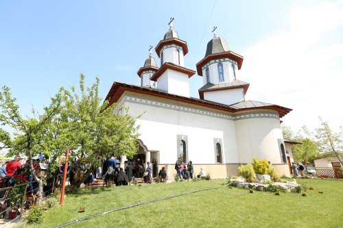 Noua biserică a parohiei buzoiene Căldărușanca a fost târnosită Poza 212137