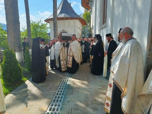 Părintele Ion Papuc de la Parohia „Sfântul Gheorghe” Piatra Neamț a fost înmormântat Poza 212134