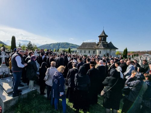Părintele Ion Papuc de la Parohia „Sfântul Gheorghe” Piatra Neamț a fost înmormântat Poza 212144