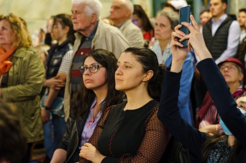 Concert caritabil organizat de studenții teologi din București Poza 212621