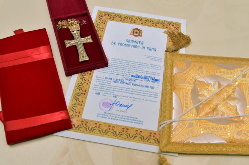 Rang onorific pentru un ostenitor de la Sectorul teologic-educațional al Patriarhiei Române Poza 212424