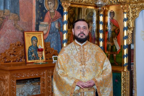 Rang onorific pentru un ostenitor de la Sectorul teologic-educațional al Patriarhiei Române Poza 212427