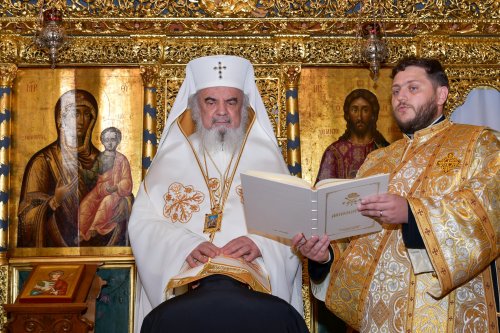 Rang onorific pentru un ostenitor de la Sectorul teologic-educațional al Patriarhiei Române Poza 212428