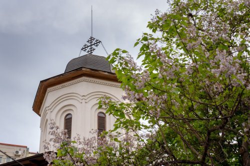 Sărbătoare la Biserica „Sfântul Nicolae”-Dintr-o zi din Bucureşti Poza 213062