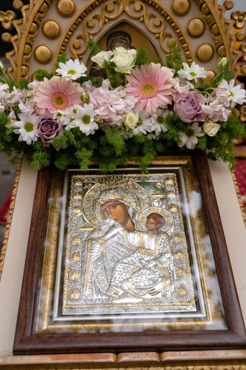 Sărbătoare la Biserica „Sfântul Nicolae”-Dintr-o zi din Bucureşti Poza 213077