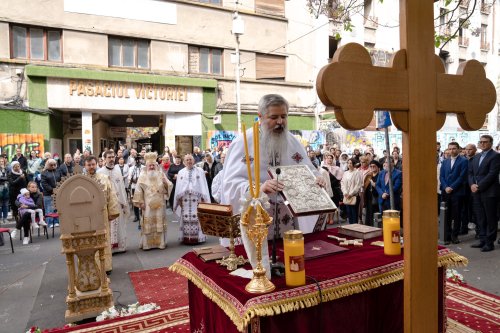 Sărbătoare la Biserica „Sfântul Nicolae”-Dintr-o zi din Bucureşti Poza 213096
