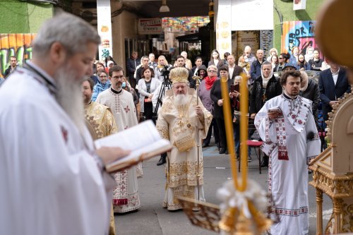 Sărbătoare la Biserica „Sfântul Nicolae”-Dintr-o zi din Bucureşti Poza 213099