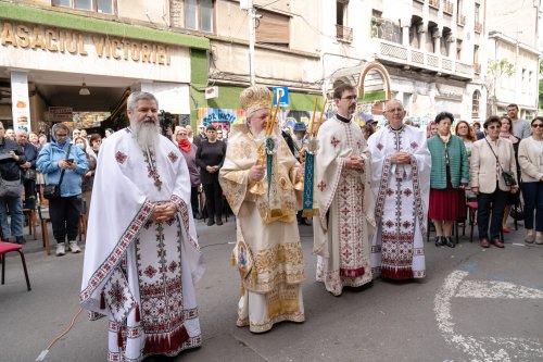 Sărbătoare la Biserica „Sfântul Nicolae”-Dintr-o zi din Bucureşti Poza 213108