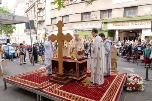 Sărbătoare la Biserica „Sfântul Nicolae”-Dintr-o zi din Bucureşti Poza 213113