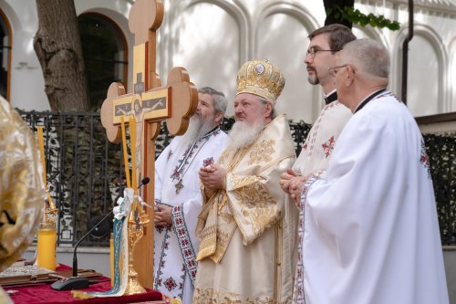 Sărbătoare la Biserica „Sfântul Nicolae”-Dintr-o zi din Bucureşti Poza 213117