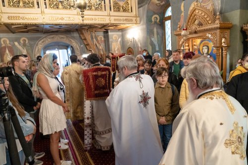Sărbătoare la Biserica „Sfântul Nicolae”-Dintr-o zi din Bucureşti Poza 213130