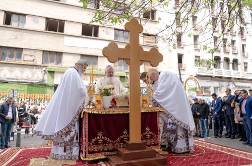 Sărbătoare la Biserica „Sfântul Nicolae”-Dintr-o zi din Bucureşti Poza 213139