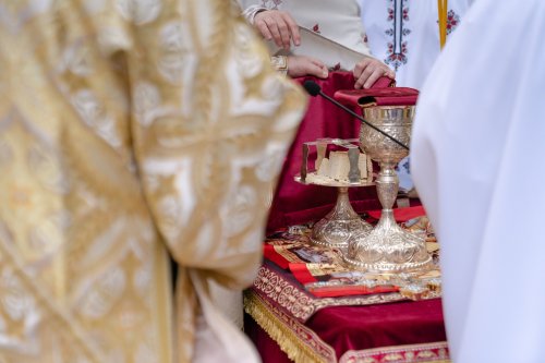 Sărbătoare la Biserica „Sfântul Nicolae”-Dintr-o zi din Bucureşti Poza 213142