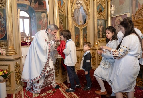 Sărbătoare la Biserica „Sfântul Nicolae”-Dintr-o zi din Bucureşti Poza 213144