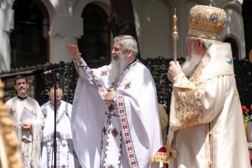 Sărbătoare la Biserica „Sfântul Nicolae”-Dintr-o zi din Bucureşti Poza 213162
