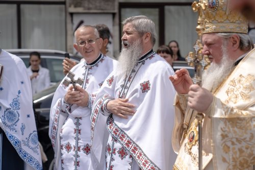 Sărbătoare la Biserica „Sfântul Nicolae”-Dintr-o zi din Bucureşti Poza 213201