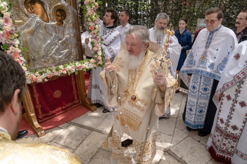 Sărbătoare la Biserica „Sfântul Nicolae”-Dintr-o zi din Bucureşti Poza 213215