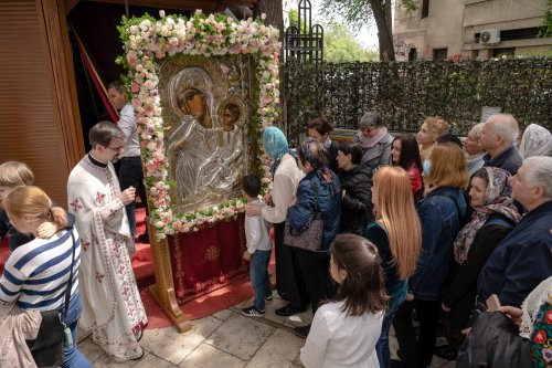 Sărbătoare la Biserica „Sfântul Nicolae”-Dintr-o zi din Bucureşti Poza 213225