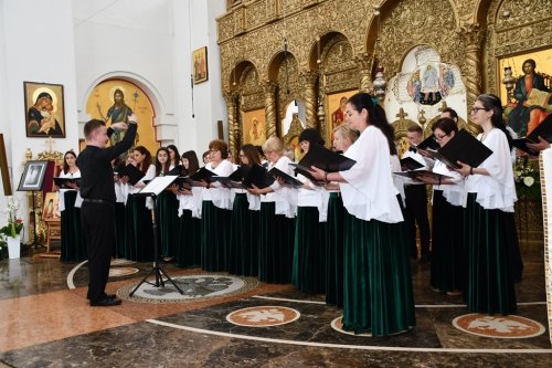 Festival coral dedicat primului Patriarh al Bisericii Ortodoxe Române Poza 213345