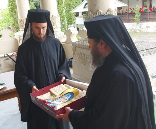 Schitul Poiana Pustnicului a primit veșmântul Sfântului Cuvios Dimitrie Cel Nou Poza 213664
