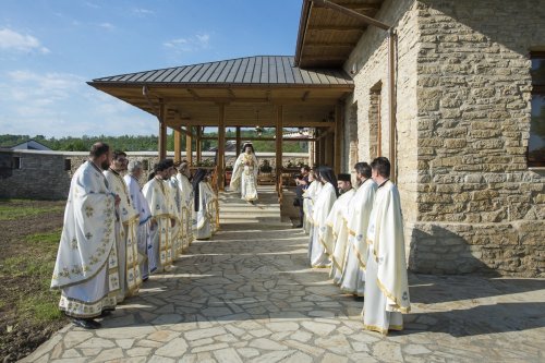 Șase ierarhi la sfințirea Mănăstirii Frumoasa Poza 213926
