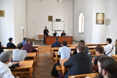 Lansare de carte la Facultatea de Teologie Ortodoxă din Bucureşti Poza 214122