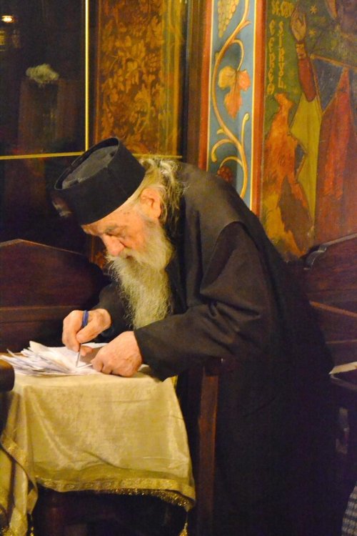 Părintele Hrisostom Dănilă, un rugător pentru cetate Poza 213736