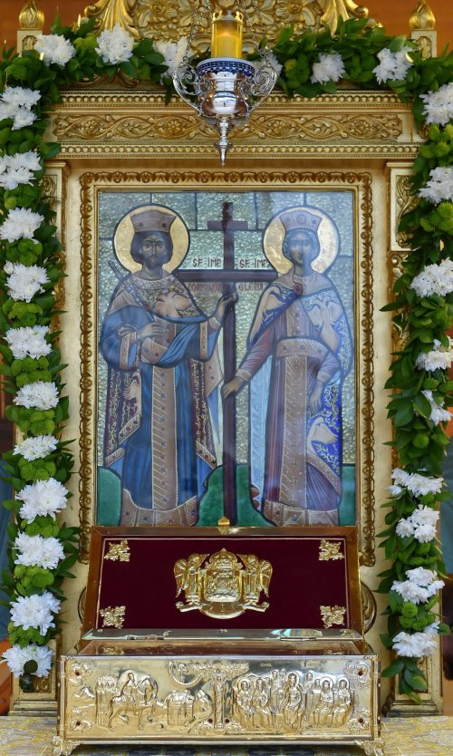 Hramul istoric al Catedralei Patriarhale, jertfă de laudă adusă sfinţilor Poza 214355