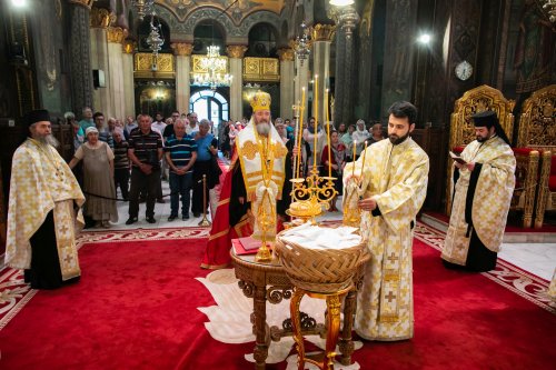 Laudă de seară adusă Sfinţilor Împăraţi la Catedrala Patriarhală Poza 214498