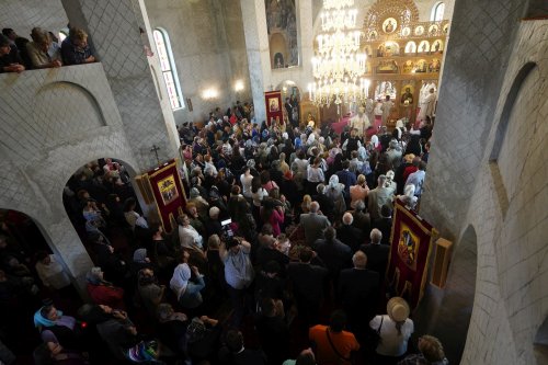 Biserica „Învierea Domnului” din Sibiu a fost târnosită Poza 214913