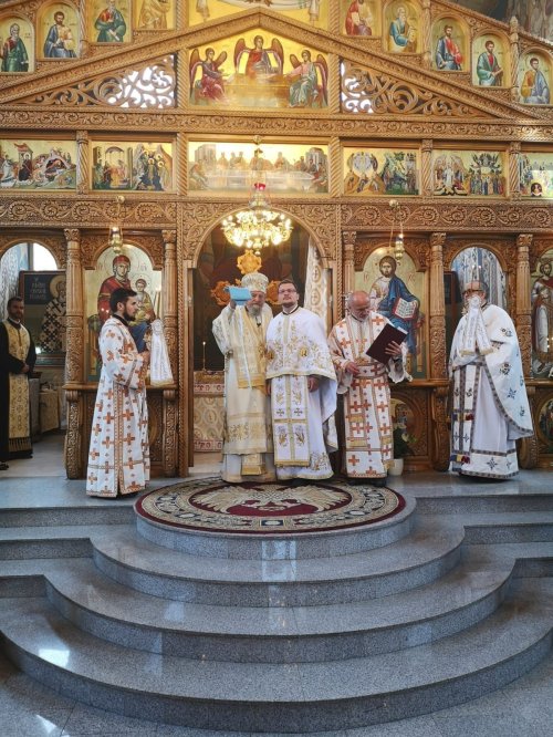 Biserica „Învierea Domnului” din Sibiu a fost târnosită Poza 214919