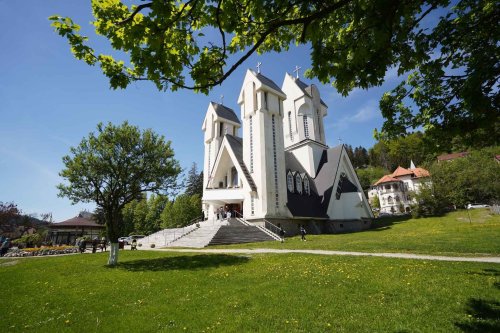Biserica „Învierea Domnului” din Sibiu a fost târnosită Poza 214921