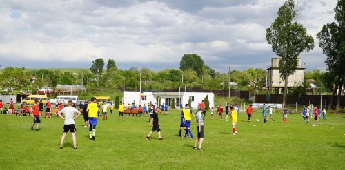 Peste 200 de copii au participat la campionatul de fotbal „Tinereţe şi credinţă” Poza 214895