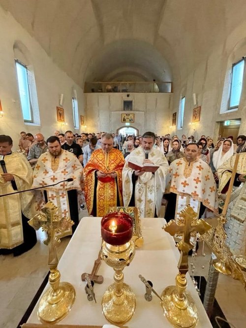 Credincioșii români din Austria au primit binecuvântarea sfinților Poza 215067