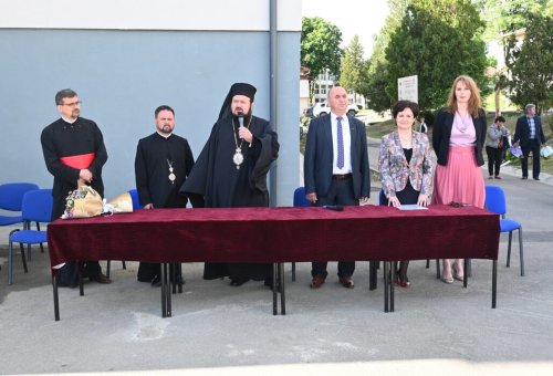 Binecuvântare pentru absolvenţii Liceului Ortodox din Zalău Poza 215342