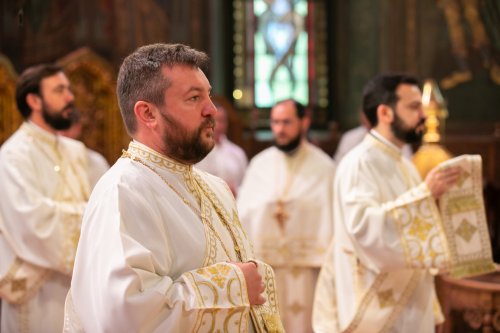 Consilier patriarhal de la Cancelaria Sfântului Sinod, hirotonit întru preot Poza 215515