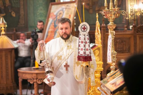 Consilier patriarhal de la Cancelaria Sfântului Sinod, hirotonit întru preot Poza 215527