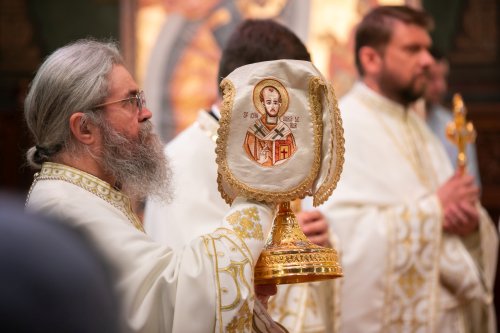 Consilier patriarhal de la Cancelaria Sfântului Sinod, hirotonit întru preot Poza 215534
