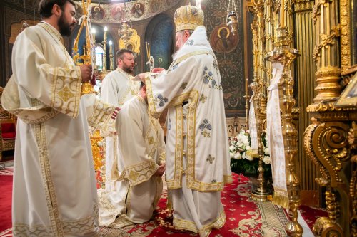 Consilier patriarhal de la Cancelaria Sfântului Sinod, hirotonit întru preot Poza 215543
