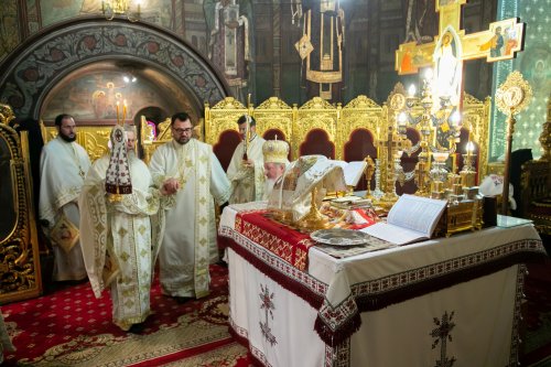 Consilier patriarhal de la Cancelaria Sfântului Sinod, hirotonit întru preot Poza 215544