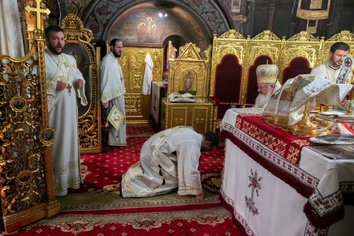 Consilier patriarhal de la Cancelaria Sfântului Sinod, hirotonit întru preot Poza 215546