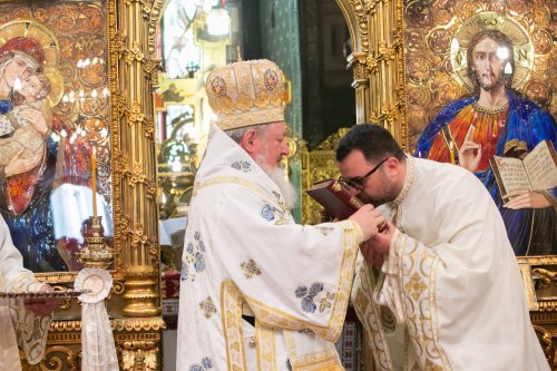 Consilier patriarhal de la Cancelaria Sfântului Sinod, hirotonit întru preot Poza 215553