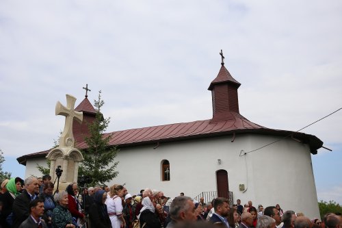 Biserica Parohiei Rusenii Noi, Iași, târnosită de doi mitropoliți Poza 215629