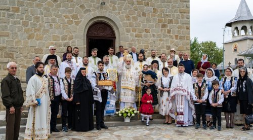 Prezență arhierească la Mănăstirea Măgura Ocnei, Bacău Poza 215636