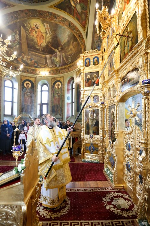 Sfințirea picturii bisericii din localitatea vrânceană Bârsești Poza 215615