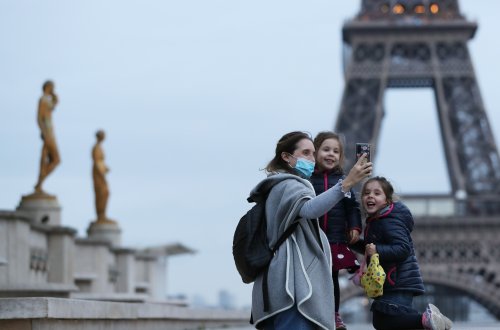 „Un alt an dificil” pentru Turnul Eiffel  Poza 215574