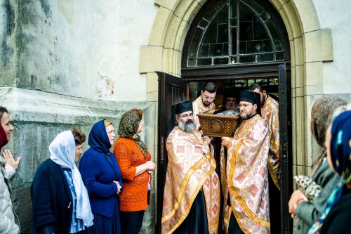 Racla cu moaștele Sfântului Ioan cel Nou de la Suceava a fost așezată spre închinare Poza 216094