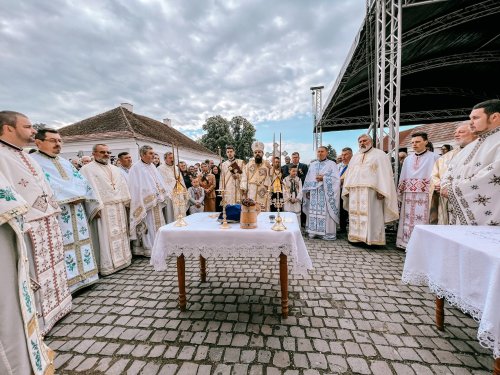 Sărbătoare la biserica monument istoric de secol XV din Dipşa, Bistriţa‑Năsăud Poza 215854